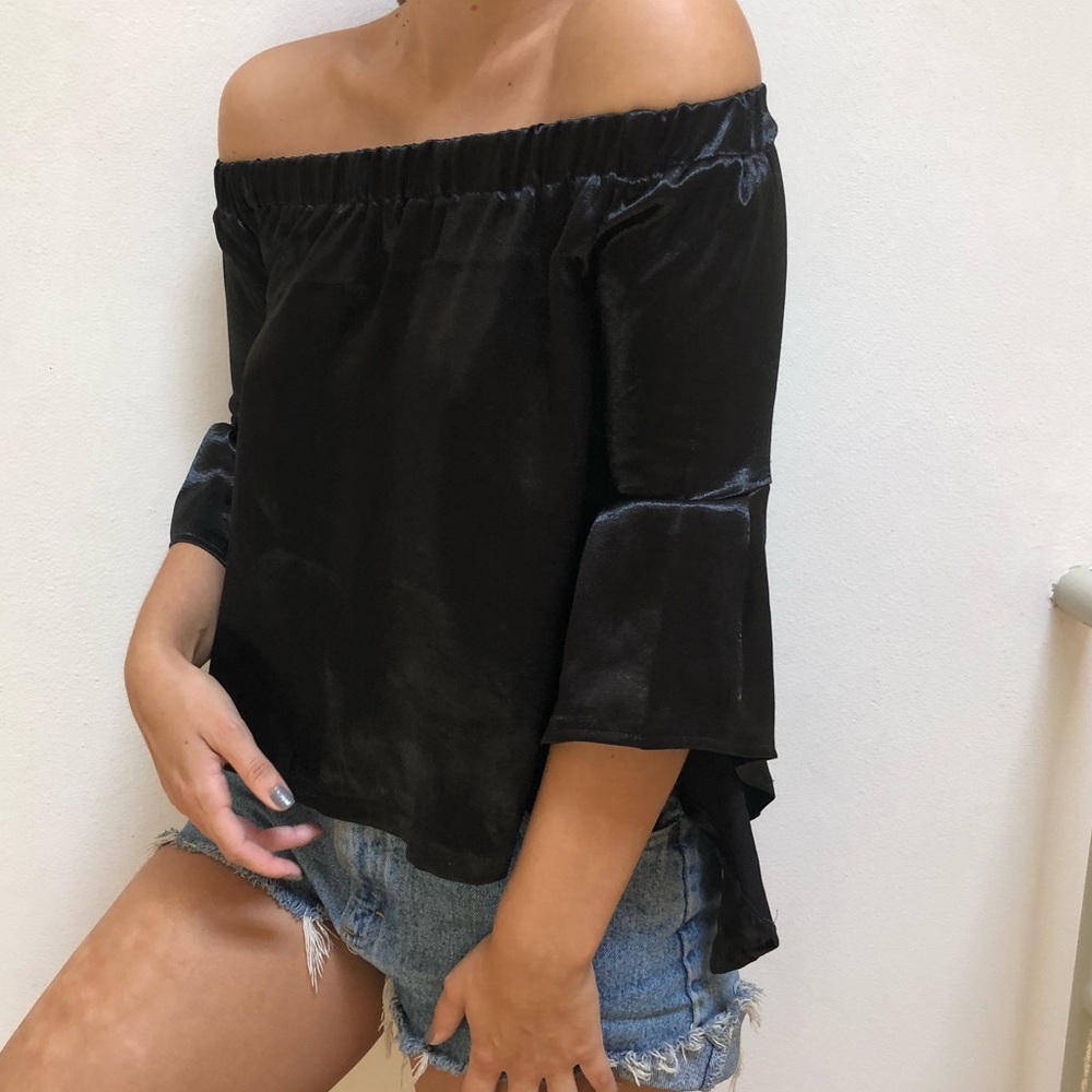 One Way off the shoulder top - Picture 4 of 4